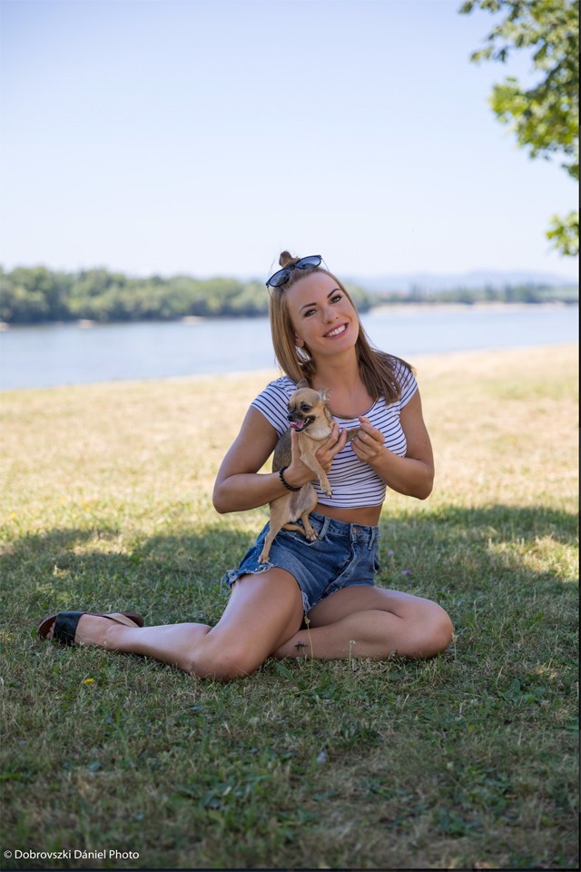 Szimonetta ma szabadtéri programhoz tökéletes szettet választott!