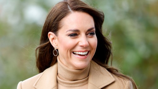 8 mesébe illően gyönyörű kabát, amiben Katalin hercegné egyszerűen tündökölt: a walesi hercegné stílustrükkjét te is imádni fogod