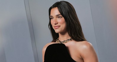 Dua Lipa bikinis fotója felperzselte az Instagramot, aprócska fürdőruhában élvezi a napsütést