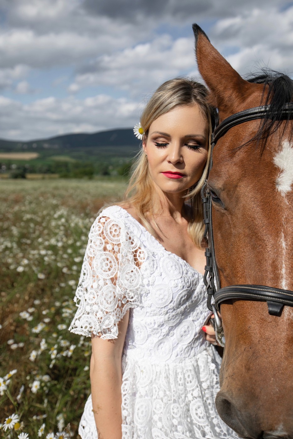 Magyar tervezők ruháiban tündököl Marton Adrienn gasztro guru