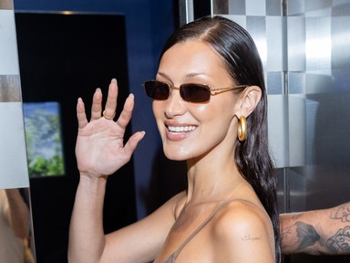 Bella Hadid újra a divatba hozta a kilencvenes évek napszemüveg trendjeit, és ennél menőbbet nem is viselhetnél idén nyáron