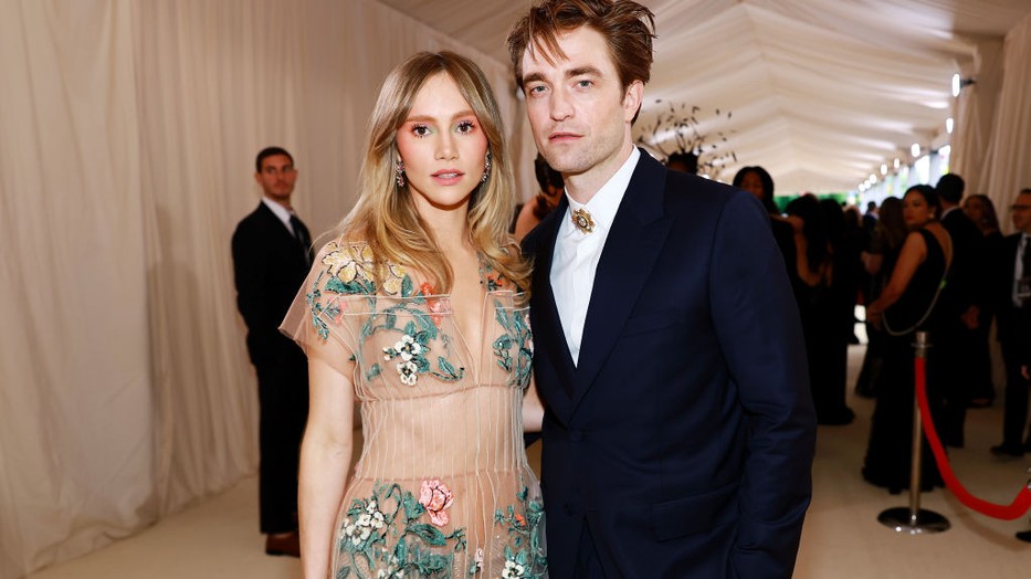 Suki Waterhouse büszke a szülés utáni testére