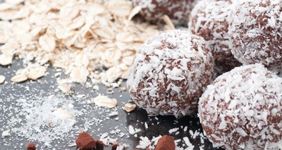 Ess bűnbe ezzel a sütivel: Almás zabpelyhes kókuszgolyó