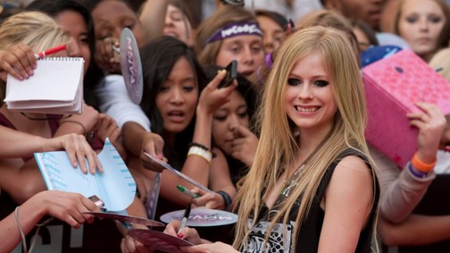 Igen, ez tényleg ő! Ennyit változott Avril Lavigne az elmúlt 22 évben