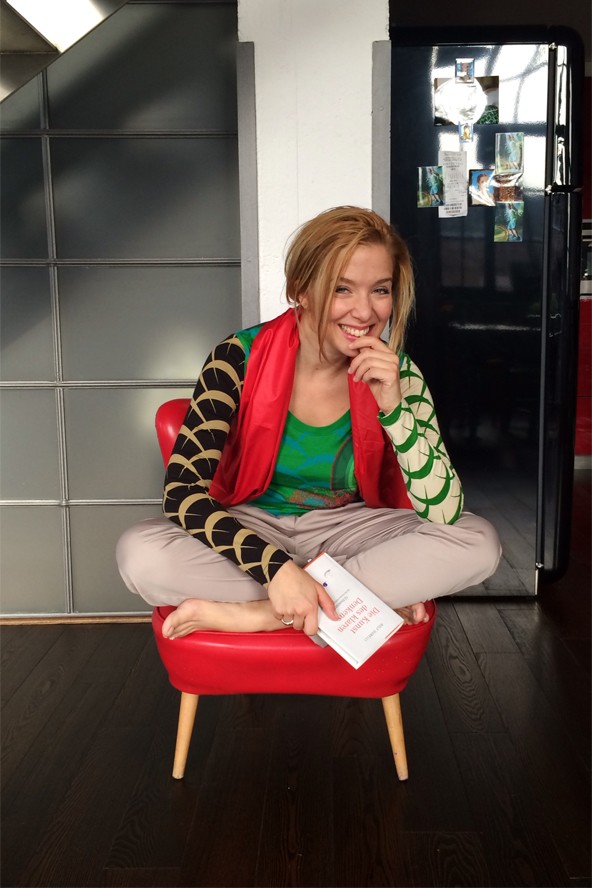 A színésznő ma otthon lazít