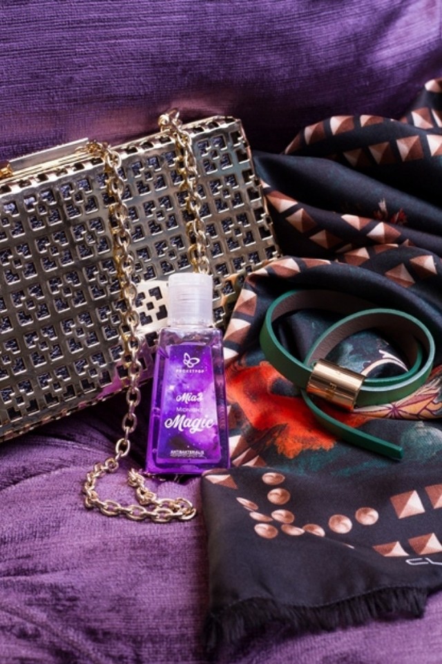 A legújabb fertőtlenítő zselé nem csak tisztít, de a kedvenc táskadíszeddé is válhat