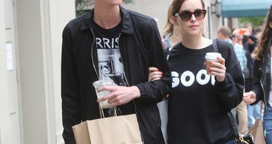 Dakota Jonhson és párja nagyon egy hullámhosszon van