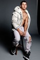 Nick Jonas magához nyúl a Flaunt magazinban