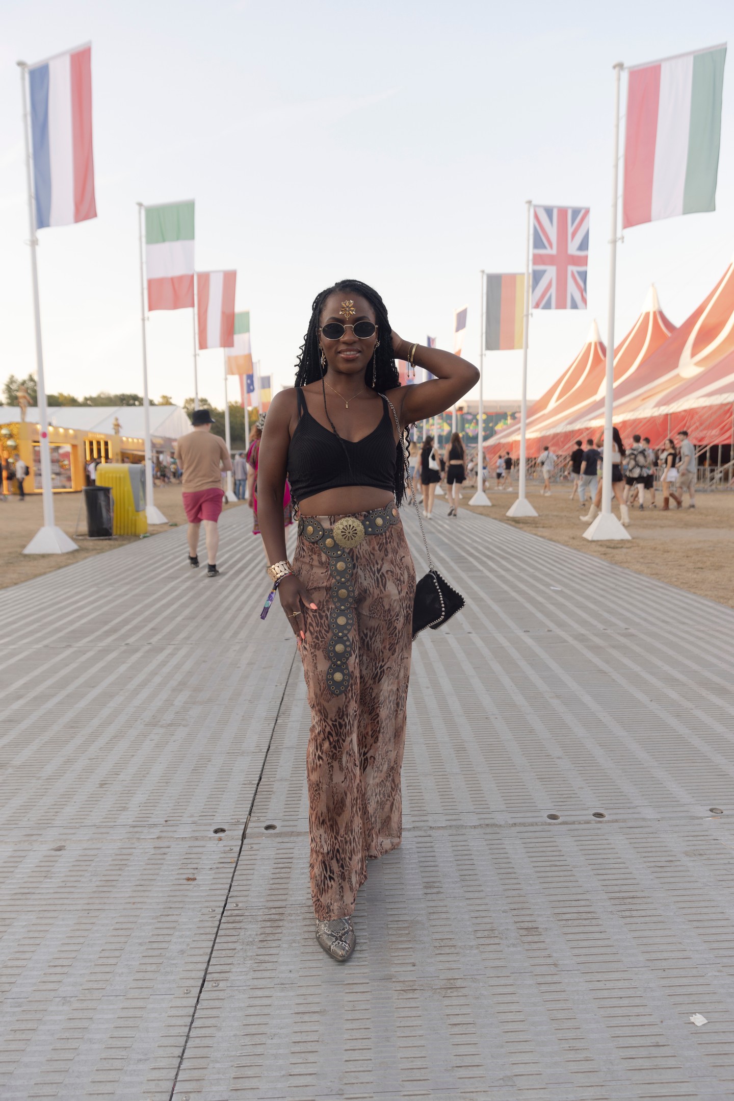 Állatmintából sosem elég a Szigeten - Sharon (Hollandia ) - Top BERSKA, Nadrág PRETTY LITTLE THINGS, Napszemüveg PRADA, Ékszer: LOVISA, Táska ZARA, Csizma SASHA