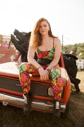 Jessica (24) - Az ausztrál lány Melbourne-ben született, és most csaposként dolgozik Angliában, Birminghamben. Minél több időt próbál utazással tölteni, jelenleg épp Európát járja körbe.