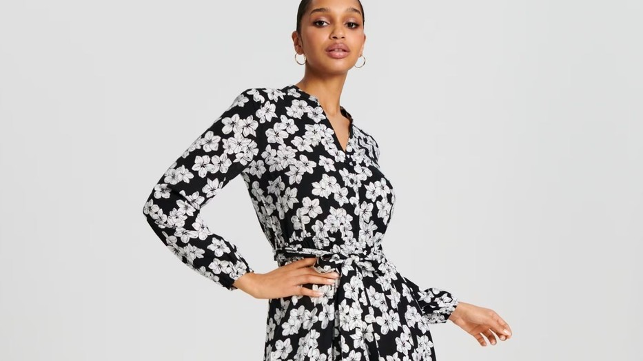 Tavaszi megújulás – fedezd fel a virágmintás női ruhák varázslatos világát!