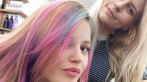 Nagyon buli a topmodell új hajszíne