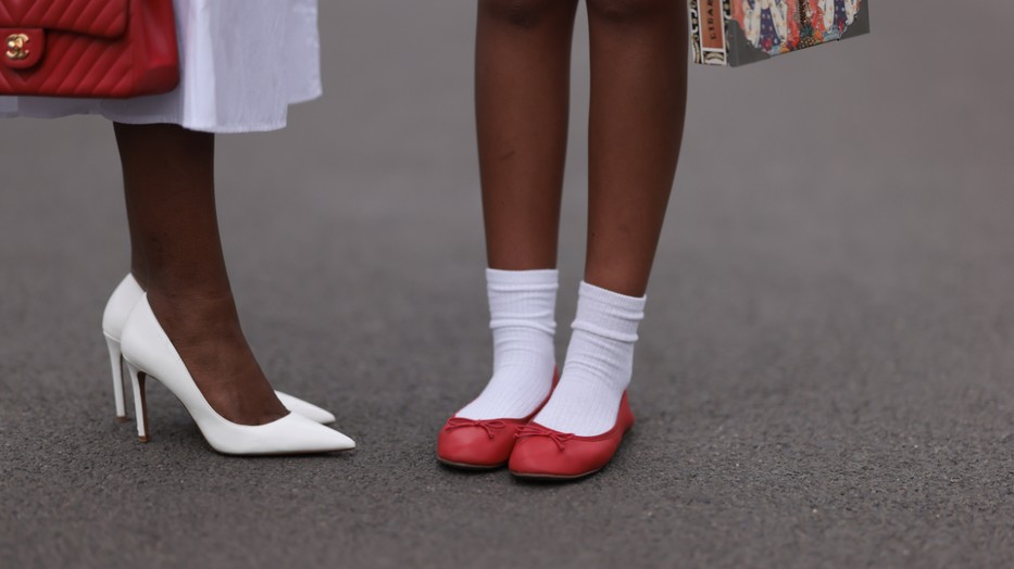 Hogy milyen cipőt érdemes választani a különböző típusú esküvőkre? Most a legjobb helyen jársz a témában!