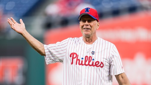 Gyanús dolgot szúrtak ki Bruce Willis rajongói, aggódnak a nagybeteg színészért