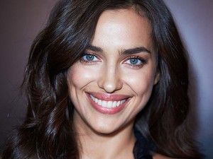 Irina Shayk apró furdőruhában bizonyítja, hogy még mindig neki van a legjobb teste