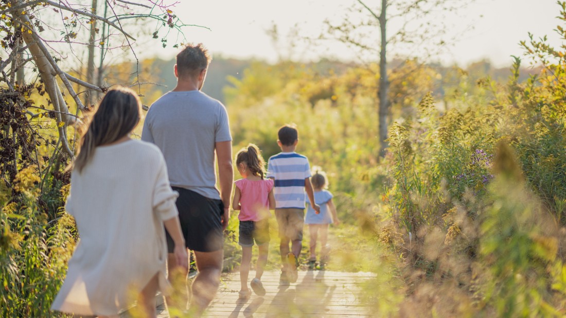 Milyen kihívásokkal néz szembe egy pár, amikor a korábbi kapcsolatokból született gyerekekkel egy új családdá válnak?
