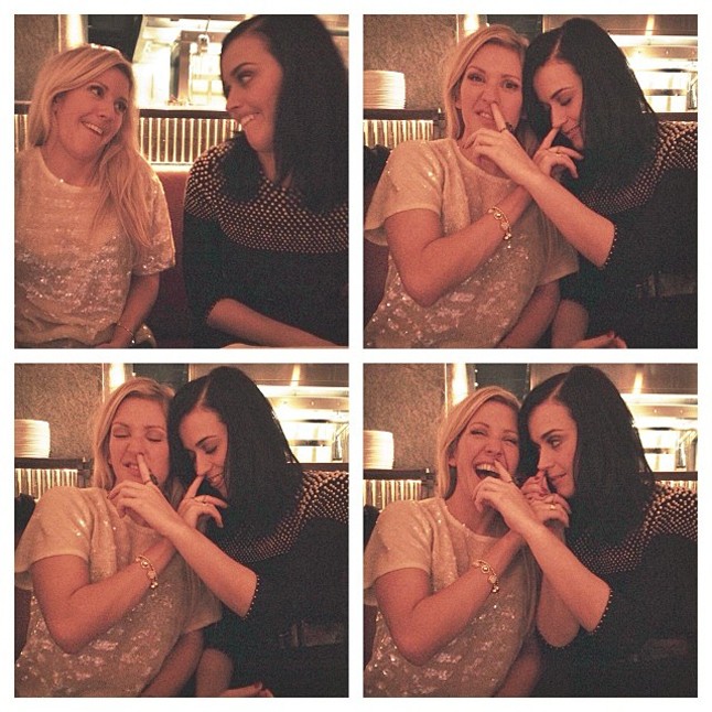 Igazi popsztárok egymás orrában túrkálnak: Ellie Goulding és Katy Perry.
