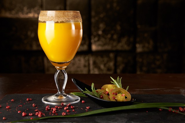 Még csak 21 éves, de már Budapest egyik legjobb koktélbárját irányítja