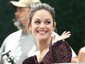 Egyértelműen a pöttyös ruha a nyár trendje, és Rachel Bilson úgy viseli, hogy leborulunk előtte