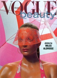 Plasztikcicává sminkelték Mihalik Enikőt