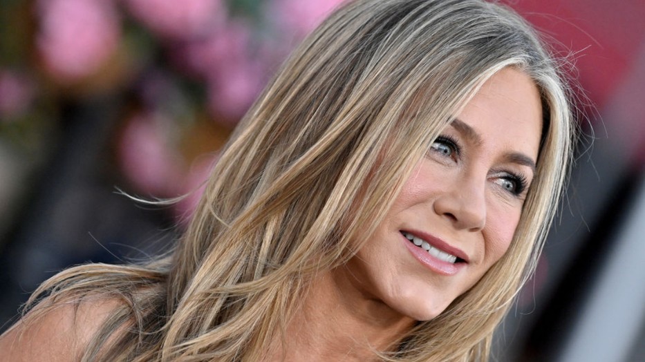 Jennifer Aniston tartja a divatkirályi címet