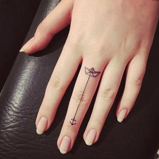 tetoválás, tetkó, tetoválás ujjra, tetoválás ujjra, miniatűr tetoválás, rihanna, cara delevingne