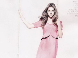 Az első fotó: Palvin Barbara a C&A kampányában