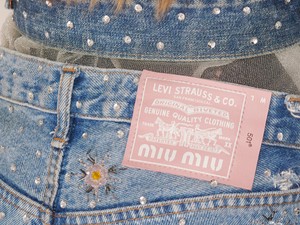 A Miu Miu márkával közös upcycling kollekciót álmodott meg a Levi's