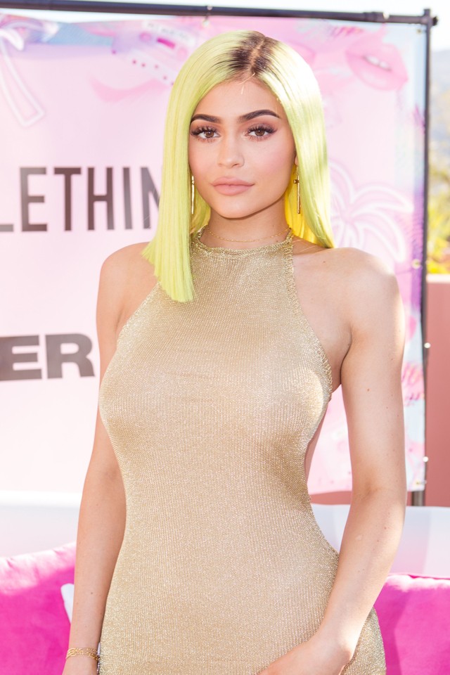 Kylie Jenner neonsárga haja
