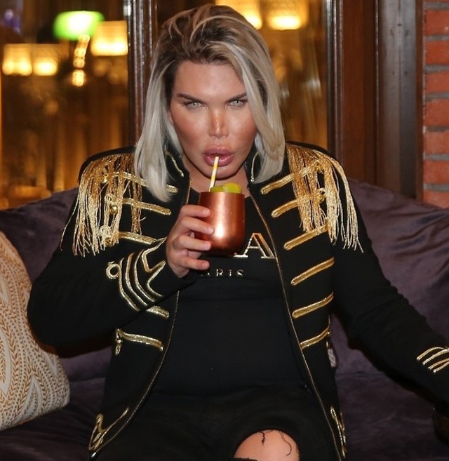 Az élő Ken baba mostantól nőként él: íme az átalakulása