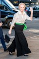 Carolina Herrera azonban nem tűnt el teljesen: a márka globális nagyköveteként ma is képviseli a divatházat. Legutóbb szeptemberben, a márka 2027-is tavaszi/nyári kollekciójának bemutatóján vett részt a New York-i Divathéten. 
