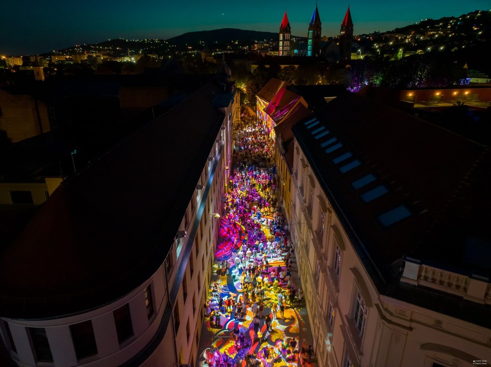 30 helyszínen festik meg a művészek Pécs belvárosát július első hétvégéjén