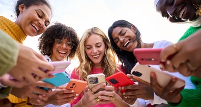 Ha valaki napi órákat tölt azzal, hogy mások életét nézi a neten, az fokozza a szorongást, és szélsőséges esetekben akár depressziót is okozhat