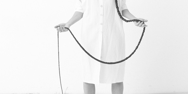 A valóság és a fikció egy kortárs dokumítoszban ölt - Eke Angéla személyes élettörténete alapján Závada Péter írt a mono előadást