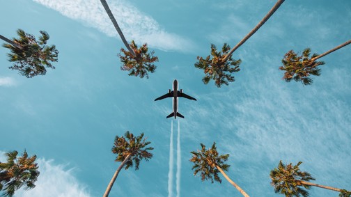 Ártalmatlannak tűnő, de annál veszélyesebb trend hódít repülés közben: még csak véletlenül se próbáld ki!