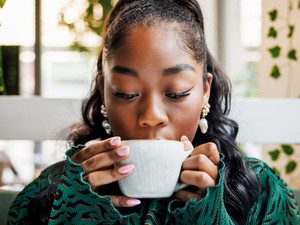 Ez az ital jobb, mint egy fájdalomcsillapító, ráadásul javítja a memóriát és a vérnyomást is csökkenti