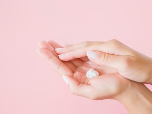 Mennyei illatokkal és természetes összetevőkkel menti meg a Lush a kiszáradt kezeket: megérkeztek a Handcare Kitek!