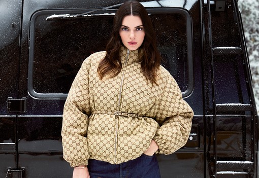 Kendall Jenner királynőként tündököl a Gucci karácsonyi kampányában - csak a hosszú lábaira tudunk figyelni