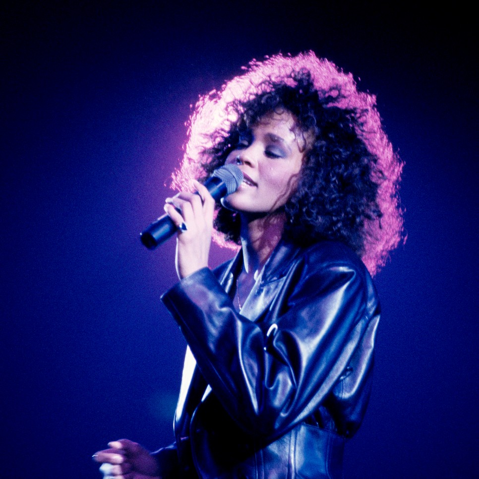 Whitney Houston a londoni Wembley színpadán, 1988-ban