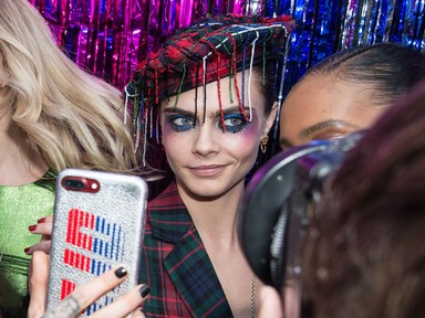 Valaki magyarázza meg Cara Delevingne zakóbodyját