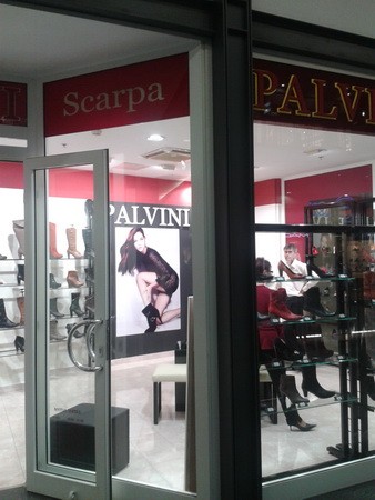 Palvini: Palvin Barbi cipőboltot nyitott