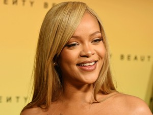 Ez itt tényleg Rihanna? Hirtelen rá sem ismertünk rövid hajjal!