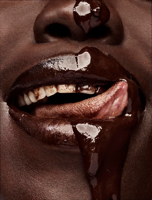 Ha húsvét, akkor édesség - összecsokizott mellek és csókolózás a legszexibb hírességek fotóin!