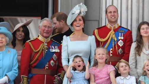 Ha meglátod ezeket a fotókat, nagyon nem fogod irigyelni a királyi család tagjait!