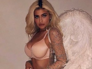 A Kardashian lányok ezzel az ultraszexi jelmezzel nyerték meg a halloweent