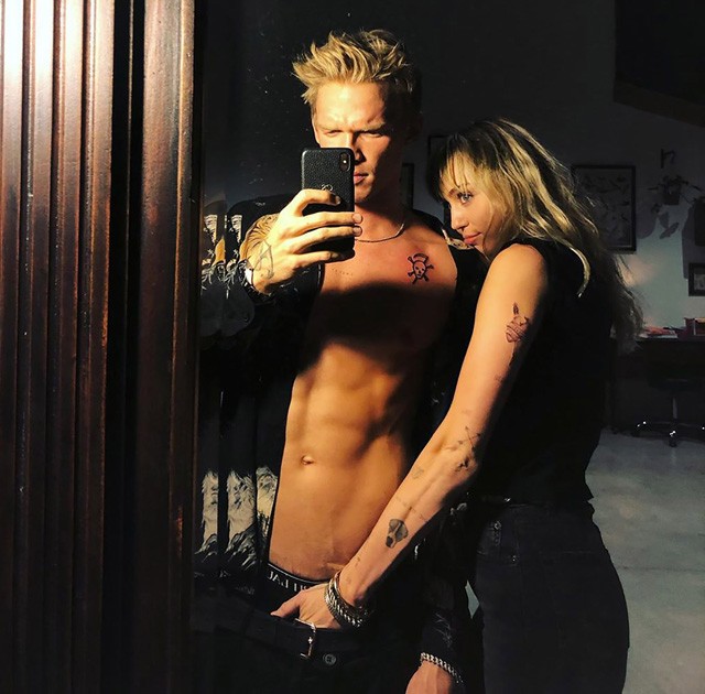 Cody Simpson és Miley Cyrus enyelgése az Instagarmon