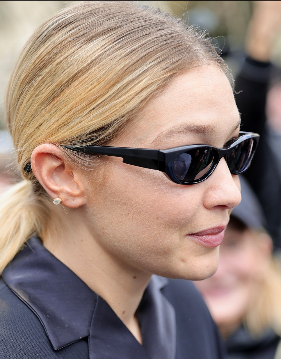 Gigi Hadid fülbevalója ideális mindazok számára, akik úgy akarják elkezdeni a fülbevaló viselést, hogy nem esnek túlzásba