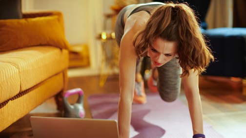 Itt a megoldás: nem kell többé választanod a sorozatnézés és a sportolás között