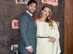 Henry Cavill barátnője okos és befolyásos - Ismerd meg közelebbről!