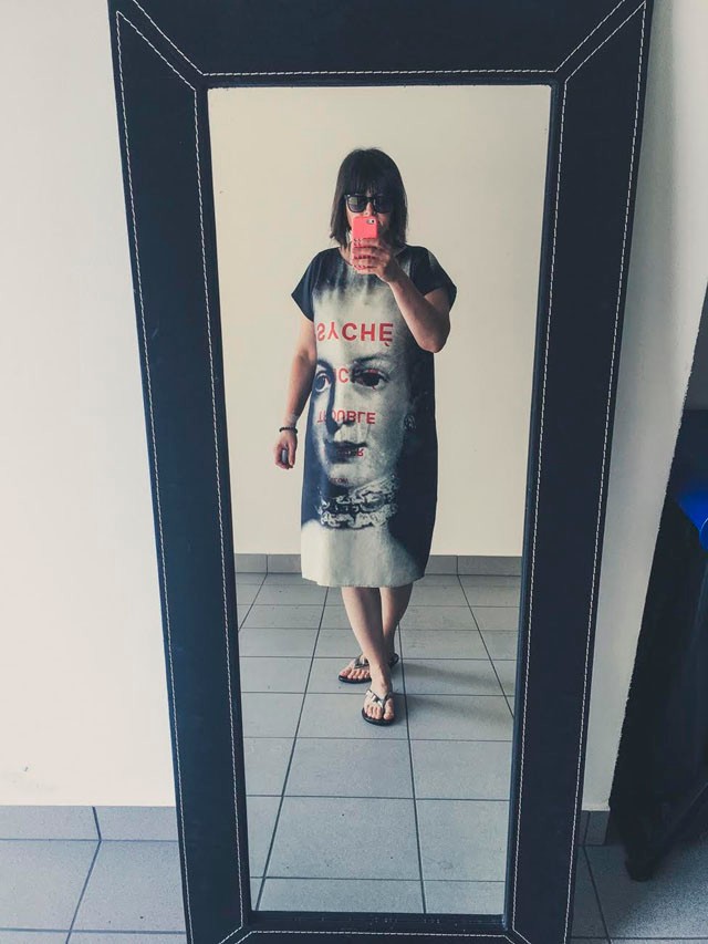 Edina ma egy igazán különleges ruhát választott!